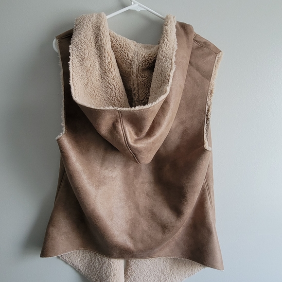 True Grit Dylan Faux Vest - Picture 2 of 3